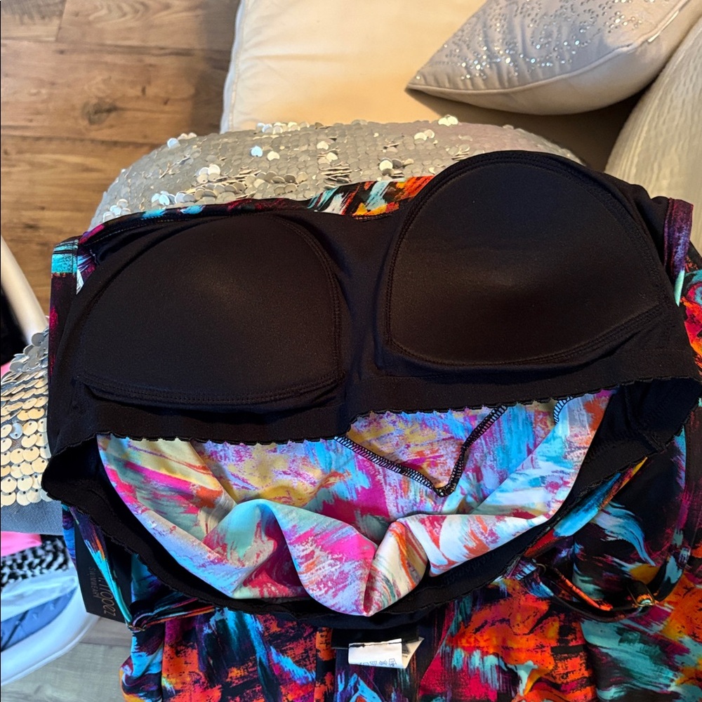 Vibrant Multicolor 2 piece bathing suit - Picture 5 of 5
